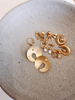 
                
                    Load image into Gallery viewer, Boucles d&amp;#39;oreilles Leila Gold
                
            
