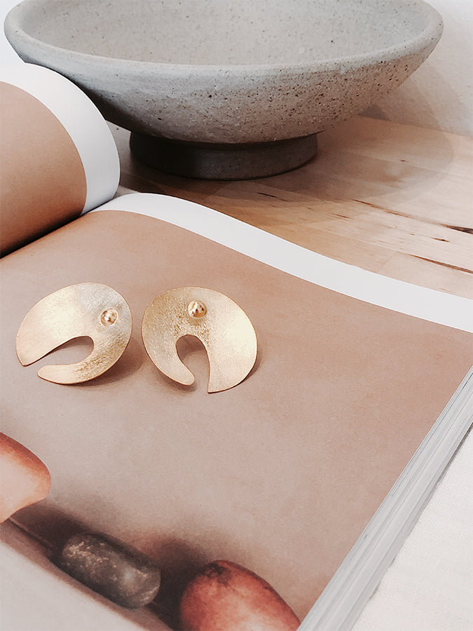 
                
                    Load image into Gallery viewer, Boucles d&amp;#39;oreilles Leila Gold
                
            